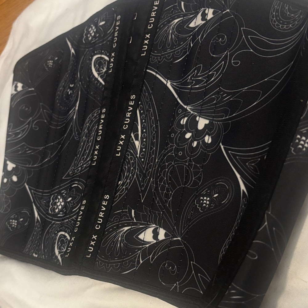 Luxx Curves Black  Waste trainer - Picture 3 of 5